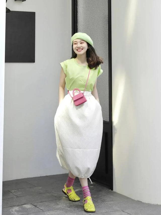 今年流行"绿色系"衣服穿搭,学会3种搭配技巧,回头率高又洋气