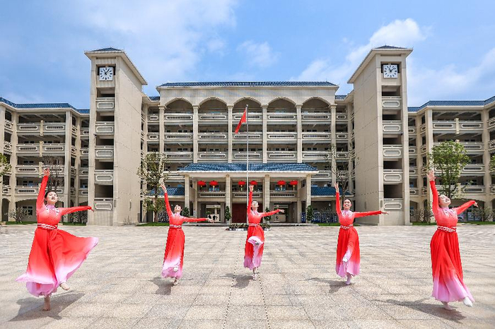 广州市第六中学(从化校区) 首招新高一400人