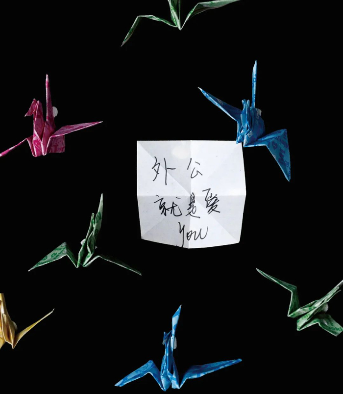 在外公外婆的遗物里,这个90后摄影师重新理解死亡