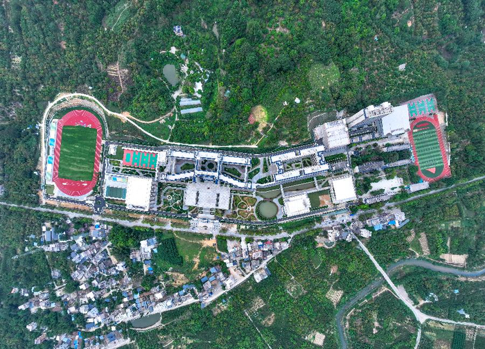 广州市第六中学(从化校区) 首招新高一400人