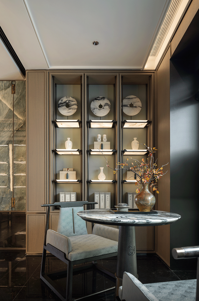 vip室辟一隅闲适所在:布光柔和,成影朦胧,东方的植绿山水,现代的