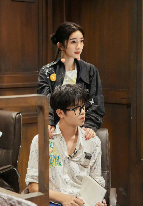 黄明昊来给杨幂新剧《狐妖小红娘月红篇》打call了!