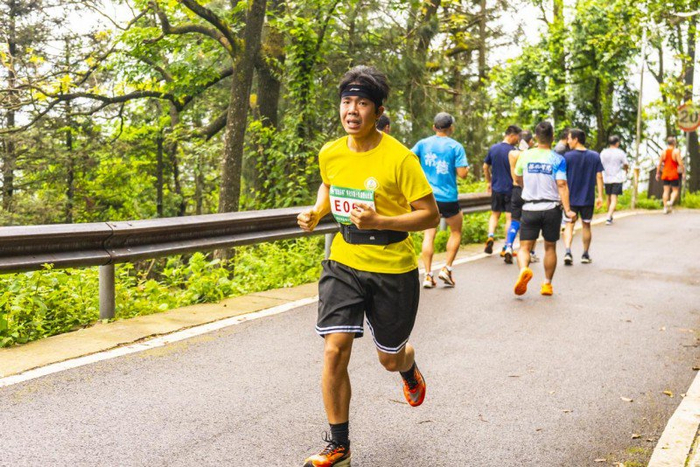 登山之巅 铁一精神永相传
