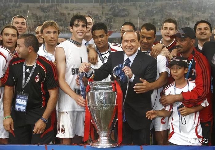 17年前今天ac米兰力挫利物浦第7次欧冠夺冠,庆祝球星你认得几个
