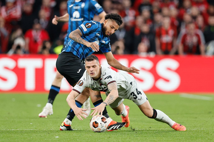 中场核心扎卡被完全限制住。