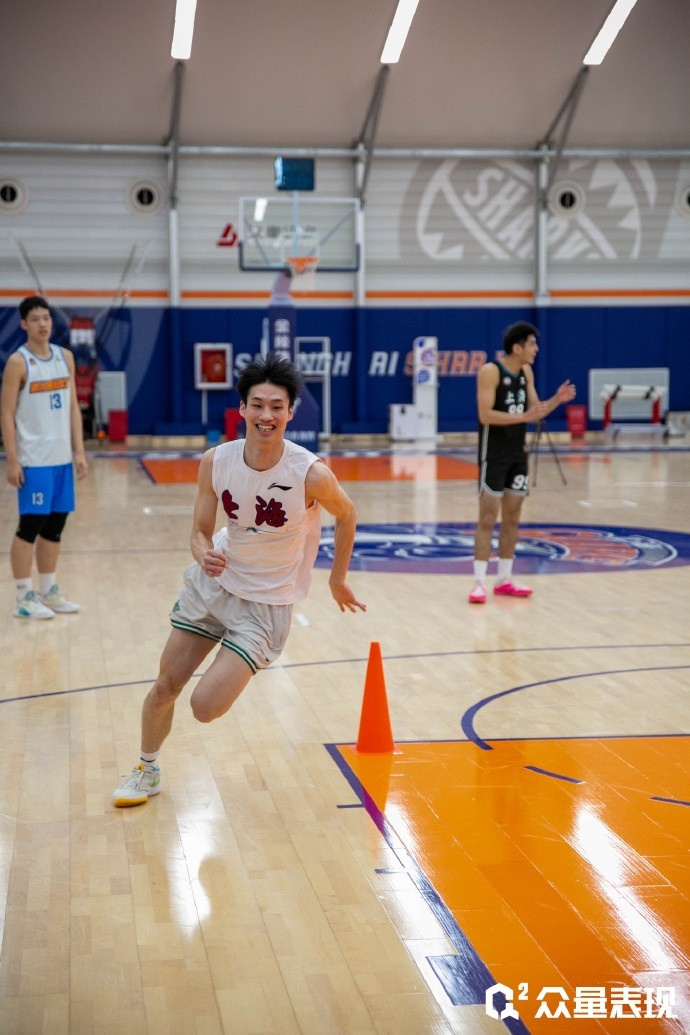 薛思佳:上海男篮已经重新集结 开始备战新赛季