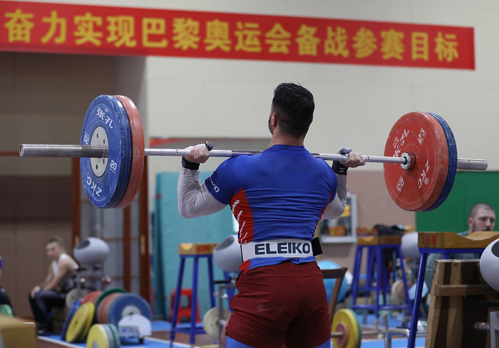 去年法国举重队就曾来到海南五指山与中国举重队一起训练。