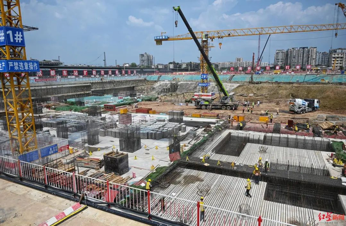 ↑成都站扩能改造施工现场