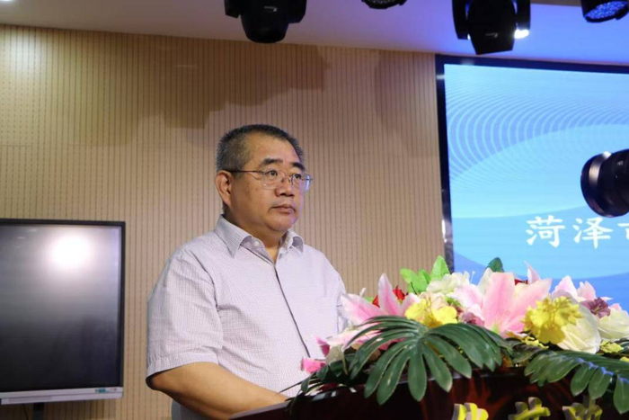 菏泽市教育和体育局局长杨彬就本次"山东卫视《超级语文课》走进菏泽