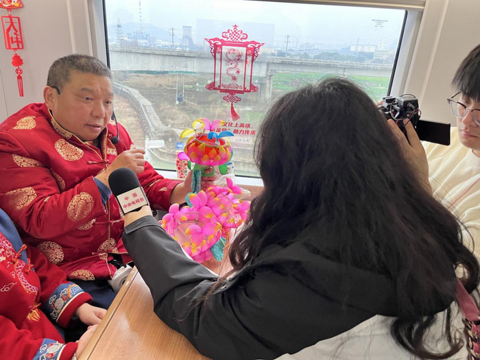 南京本土香水生产企业圣美伦公司,高度关注在制作香薰香水过程中采用"