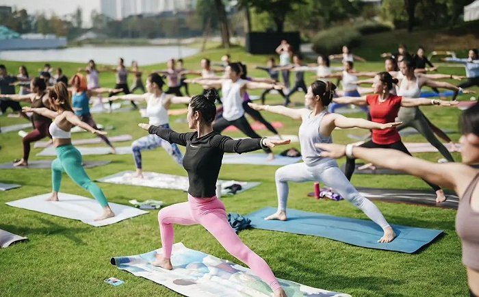 lululemon组织线下活动  图源：官方微博