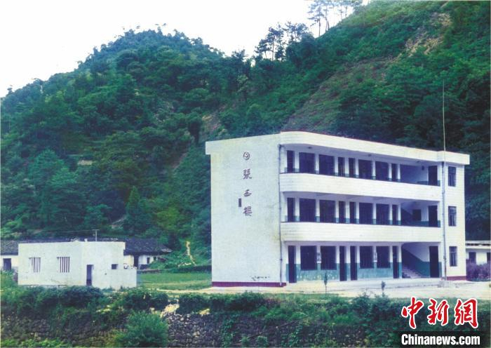 浙籍港胞40多年锱积铢累在家乡兴学|张杰|上虞市|香港_新浪新闻