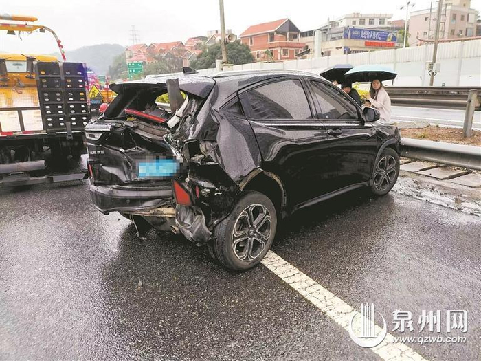 雨天路滑 开车请"降速""控距""亮尾"
