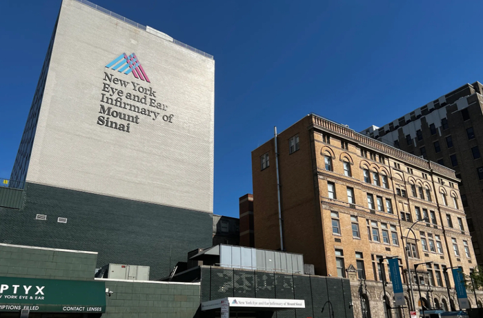 在干细胞动员阶段,她入住曼哈顿的西奈山医院.