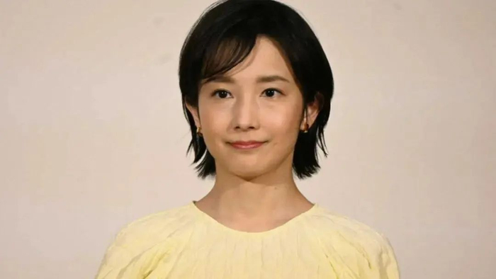 "国民老婆"新垣结衣传婚变,星野源出轨女主播?事务所连夜辟谣,但.