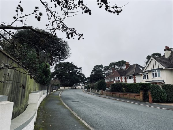 托尔金的平房所在的湖畔路