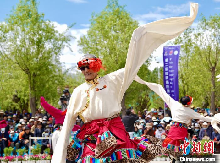 拉萨举行第二届锅庄舞大赛