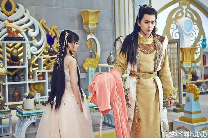 很古早的张若昀鞠婧祎同框,九州天空城