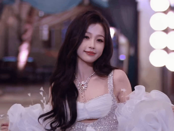 虞书欣 杨超越算是一个赛道的艺人吗?