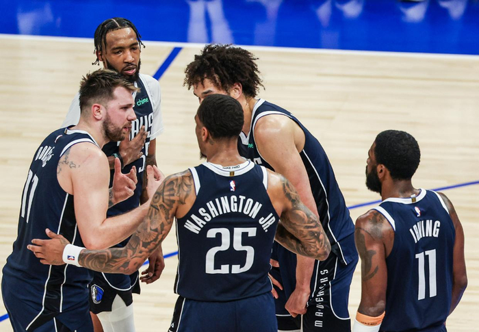 东契奇三分绝杀,独行侠2-0领先!欧文末节之王,双状元沦为背景