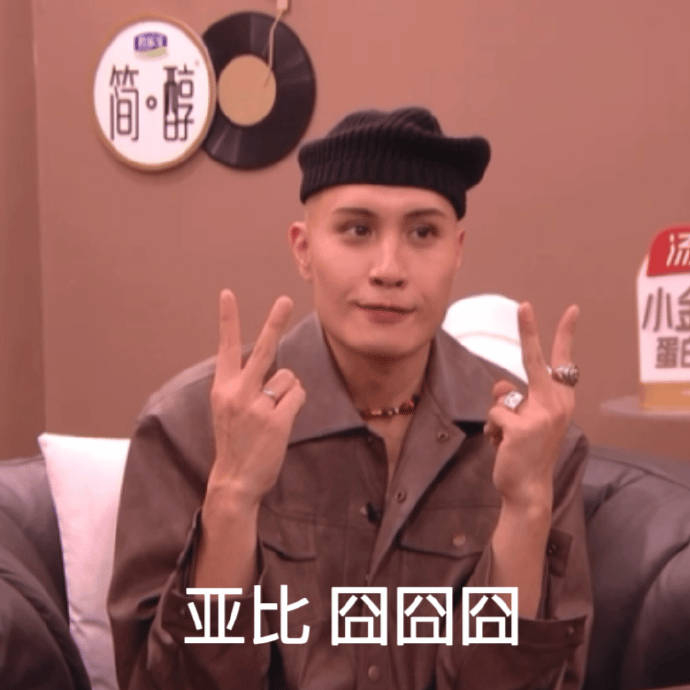 "表情帝"黄宣歌手直播一秒800个表情,粉丝惊叹不已