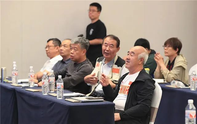 "这一主题,邀请中国新闻摄影学会驻会副会长,原新华社高级记者赵建伟