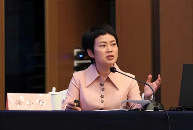 图为中国新闻摄影学会驻会副会长,原新华社高级记者赵建伟在研讨会上