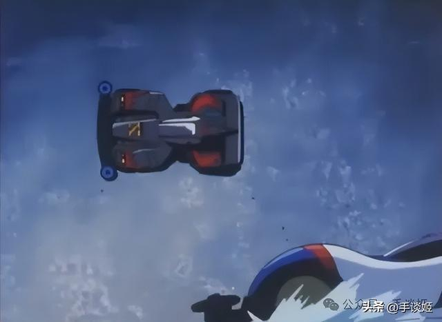 鸣潮中的每个角色都是三角箭四驱车,个个都能走墙壁,这点确实比要消耗