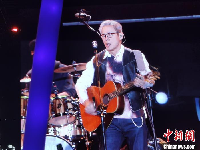 特写:罗大佑,穿过雨水的光阴的故事