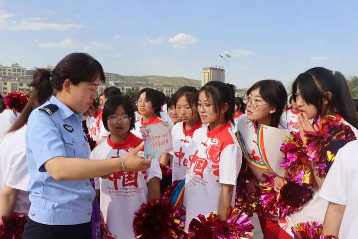 宁夏西吉:体育盛事点燃热情 让禁毒宣传"跑"起来