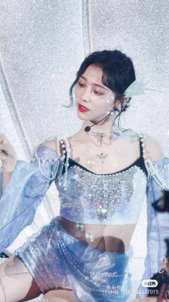 绝美的表演场地神仙颜值许佳琪