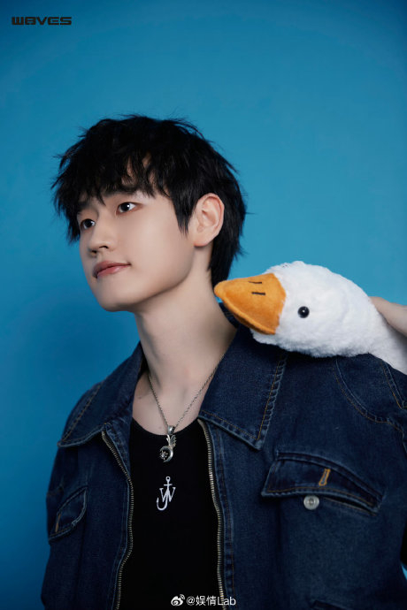 今晚@ak刘彰本人 的舞台还有谁没看 来炸场的ak本k,水木的老师们好