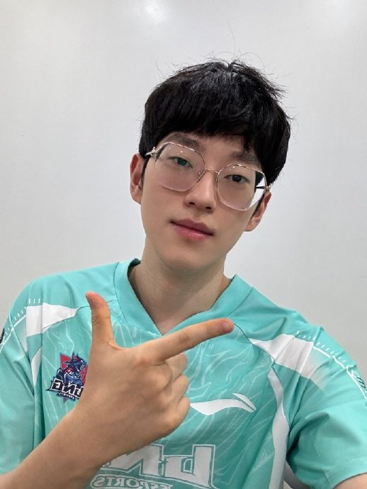 发博:八周年了,谢谢粉丝们一直以来的支持…|粉丝|李汭灿|加油_新浪