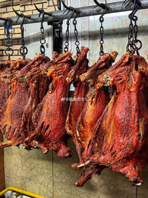 "天下羊肉尉犁香",第二次来新疆尉犁县,也是第二次吃艾力西尔烤全羊
