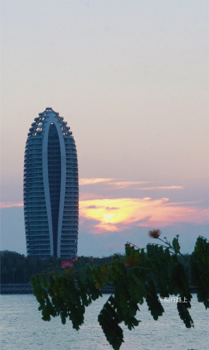 三亚凤凰岛开了一家风景特别好的清补凉店