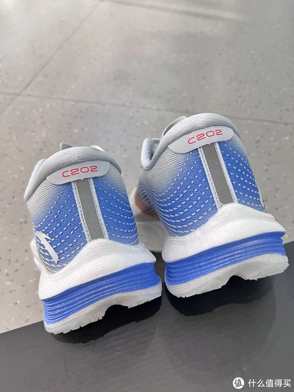 冰川蓝马拉松战鞋——安踏c202 lite的极致体验