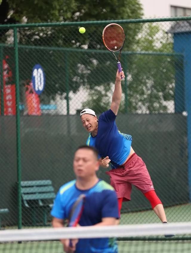 队的高兴武/田野和四川队的王奎/曾泰分别夺得元老组和元老表演组第一