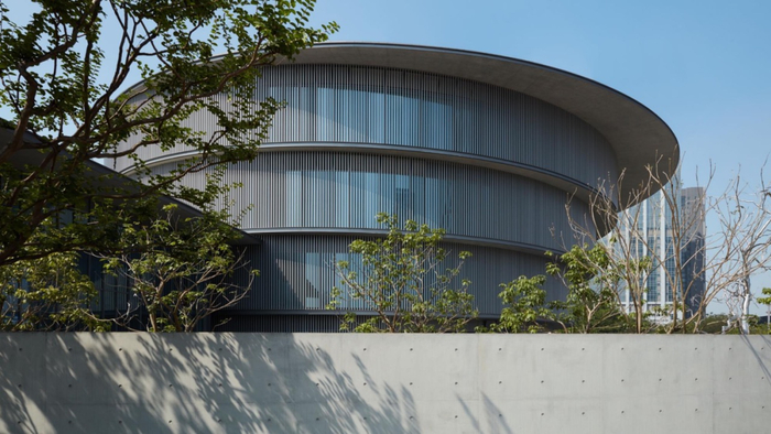 和美术馆是由安藤忠雄设计的非营利民营美术馆，建筑理念融入“天圆地方”的中原正朔文化元素。图源/和美术馆