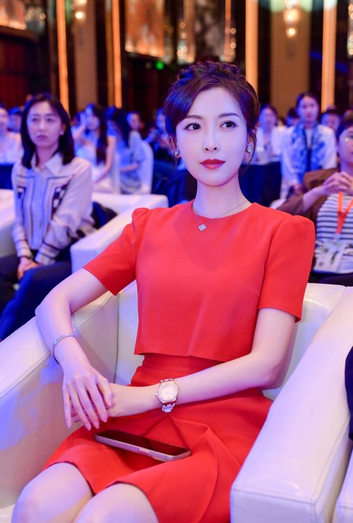 昨日:著名主持人朱梓橦荣获2024中国传媒行业品牌女性大奖