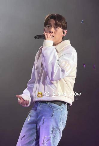 mc张天赋 - 世一 周兴哲〔odyssey~旅程〕- 红磡香港体育馆演唱会