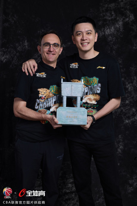 辽宁本钢队冠军写真第一弹!快来看看大家的帅照