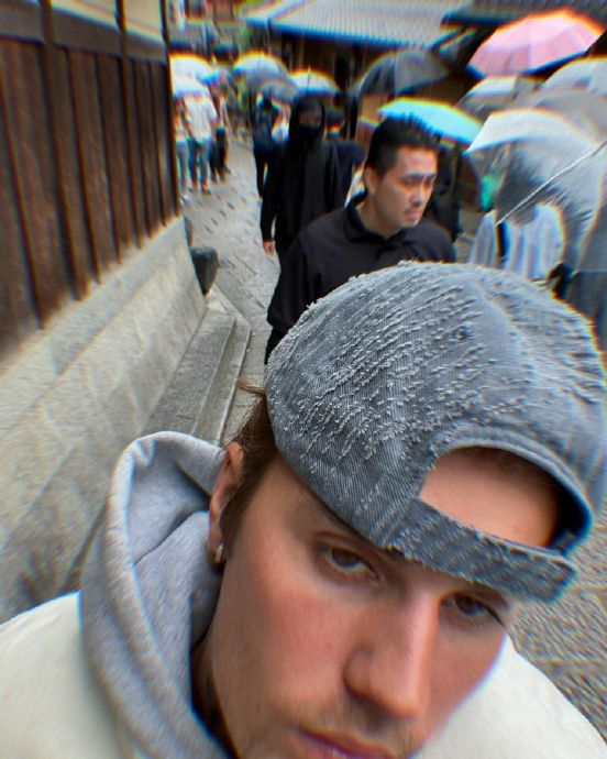 hailey和justin bieber 最近在日本 看出来了,玩的蛮开心