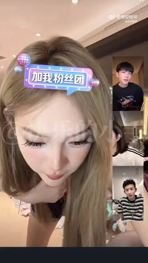 邓川想看周周小可爱性感跳舞摸脖子