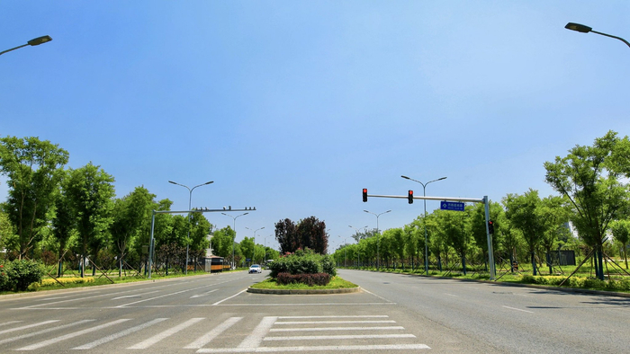 北京朝阳站作为进出京的重要门户,其主要道路迎宾大道的重要性可见一