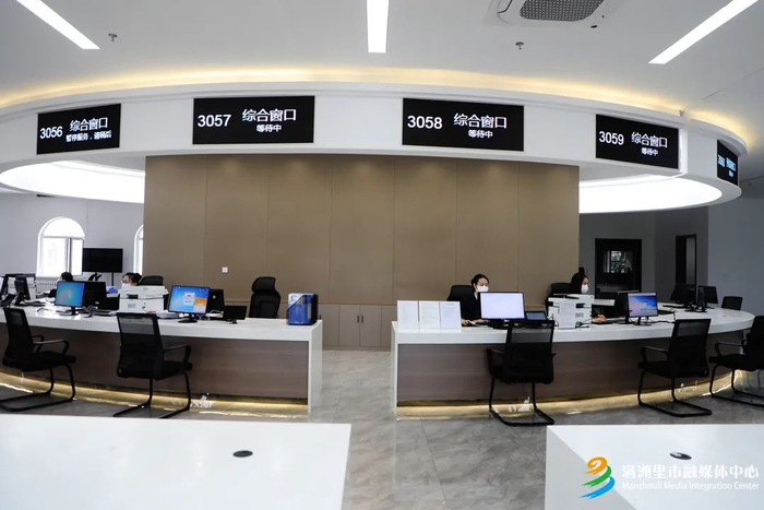 市政务服务中心推行"综合窗口"模式 提升服务效率与群众满意度