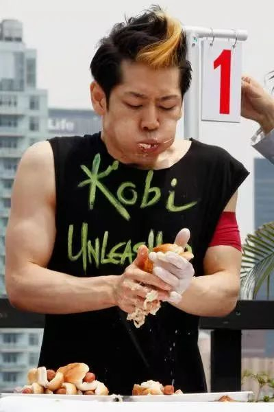 小林尊强调,他想要健康长寿,但继续当大胃王做不到,他表示,"这就是我