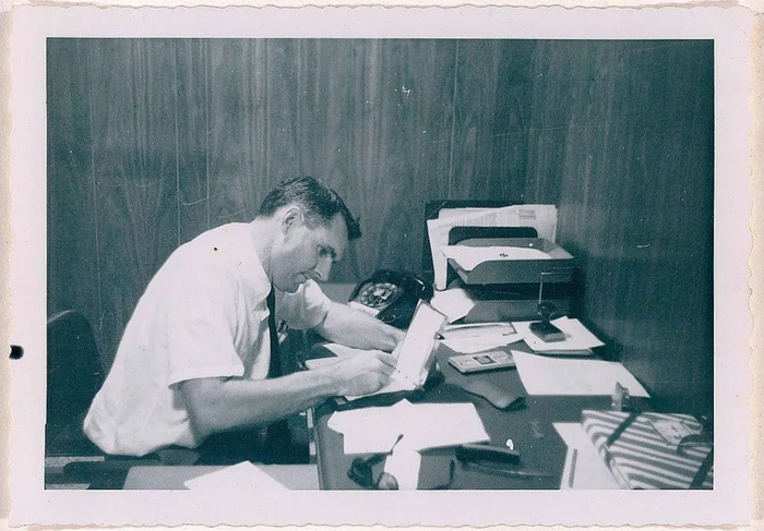 1957年，杰克创立了他第一家租赁公司，图为他在圣路易斯的第一个办公室。