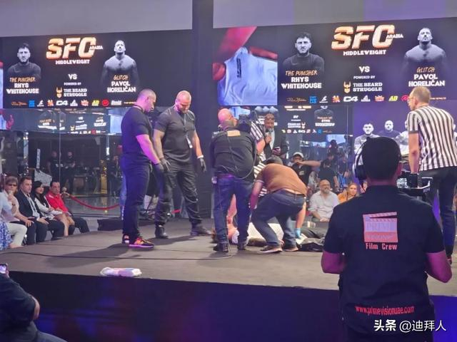 阿联酋首届"扇耳光"大赛,一男子被直接扇晕!