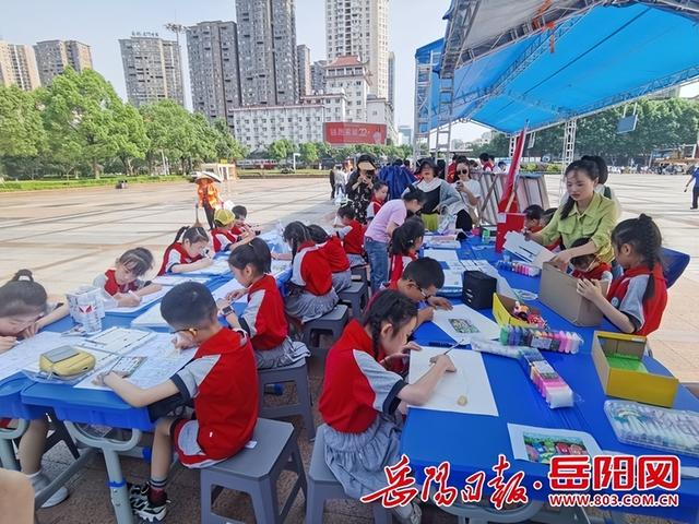 岳阳经开区东城小学:生活垃圾分类 我们在行动