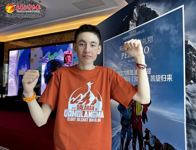 以珠峰为起点 新疆登山少年定下"7 2"人生理想